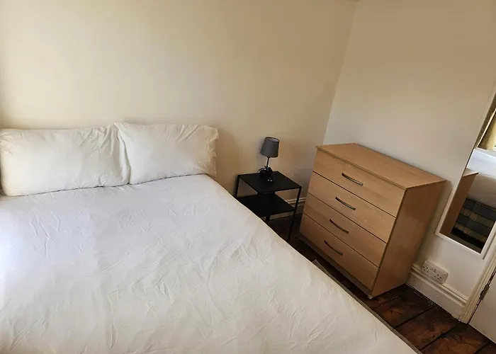 Comfy Room By Gloucester Road